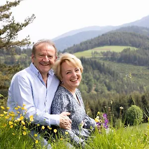 Andre Et Viviane Chatelard - D'hotes Gasthuis
